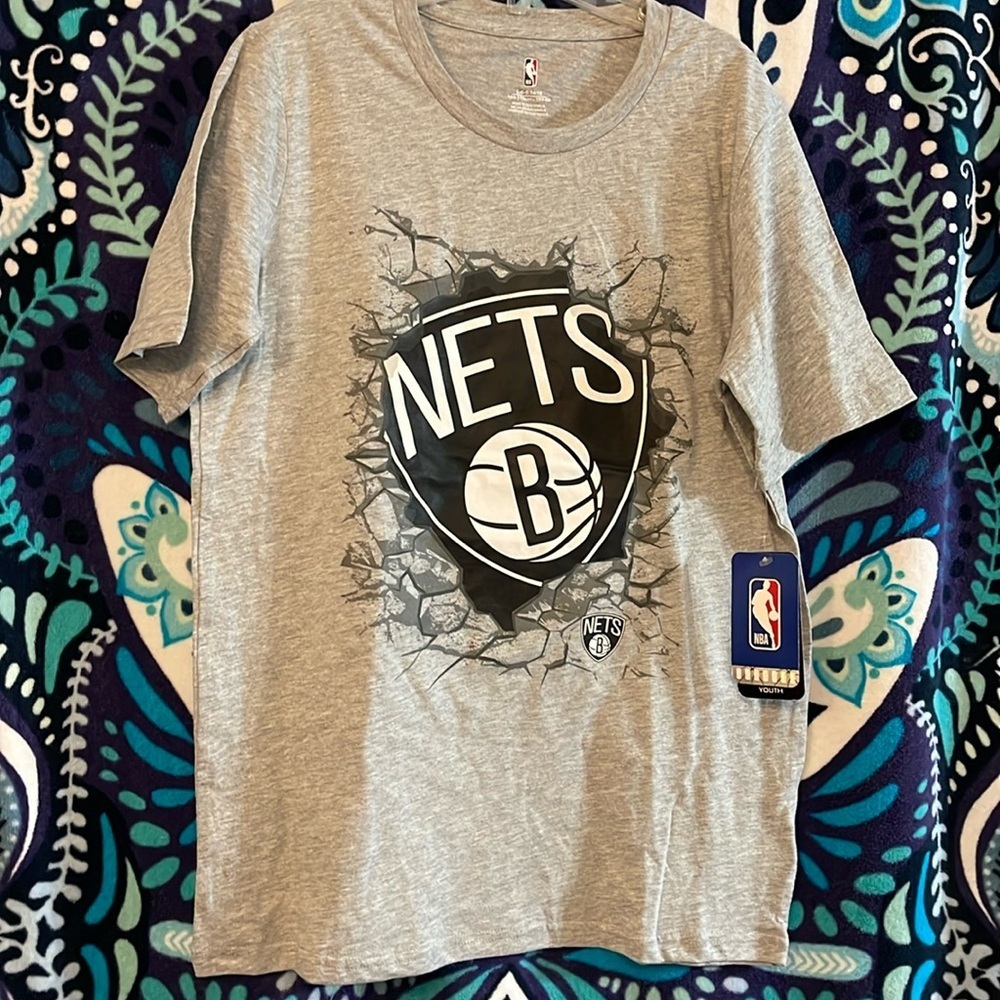 NWT kid’s Nets tshirt L
